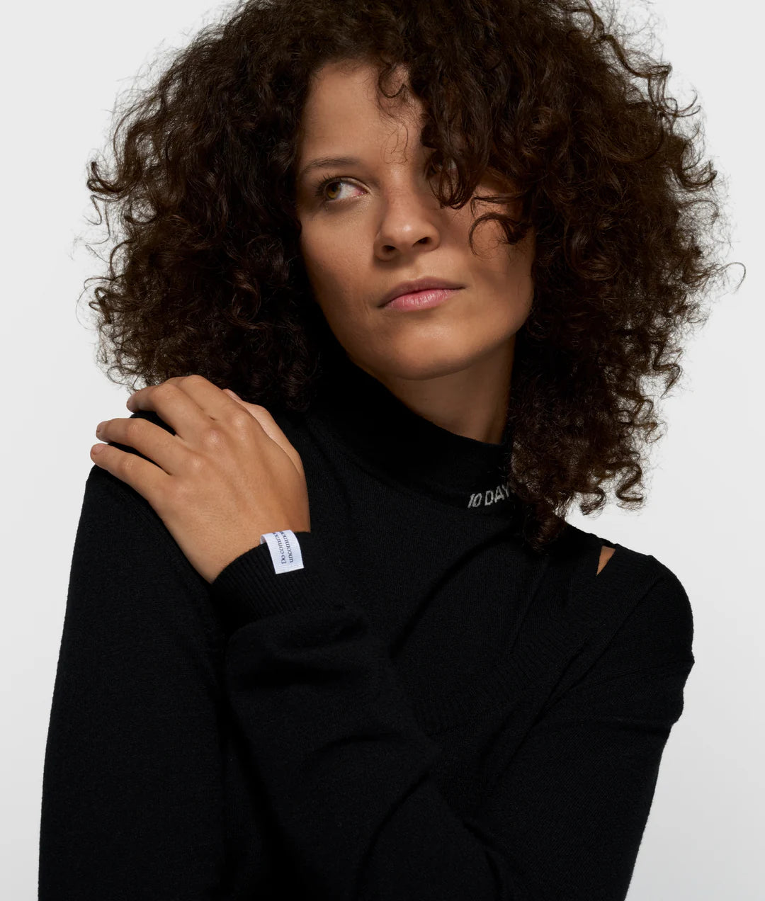 10 DAYS DEEP NECK KNIT SWEATER